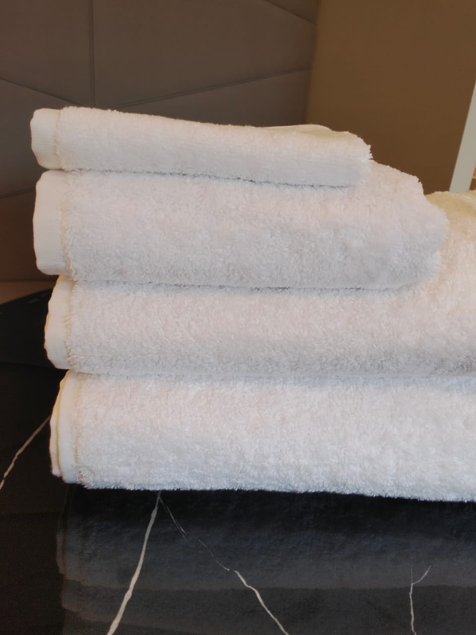White 700 GSM Organic Cotton Towels | Raia